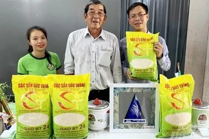 Phương Oanh diện set đồ 50 - Cảm hứng video marketing từ Hotspot Matrix